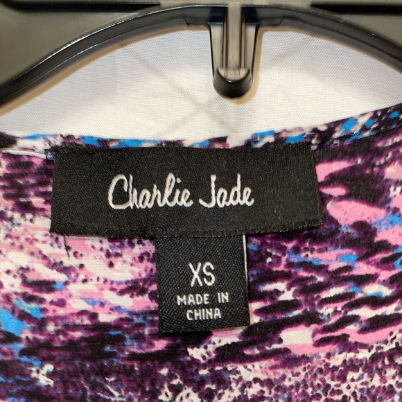 FLATTERING DRESS - Picture 5 of 9